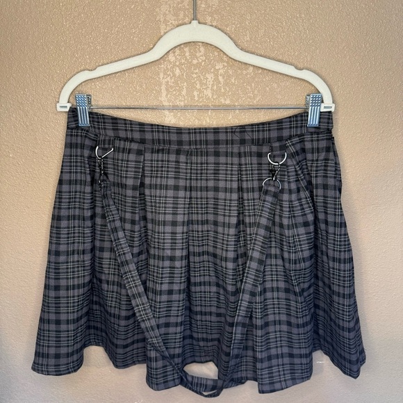 Hot Topic NWT Grunge Plaid Gothic Punk Black Strappy Circle Skirt A24 - Picture 2 of 3